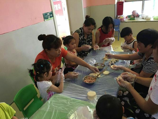 剑桥幼儿园包饺子亲子活动