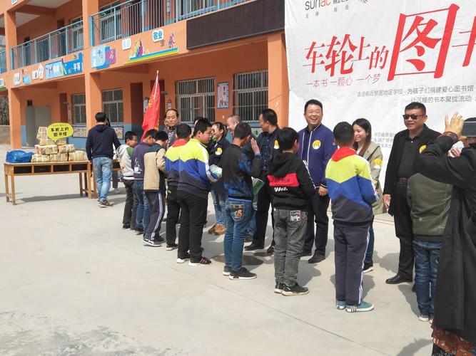 "车轮上的图书馆"开进乾县薛录北田菓小学