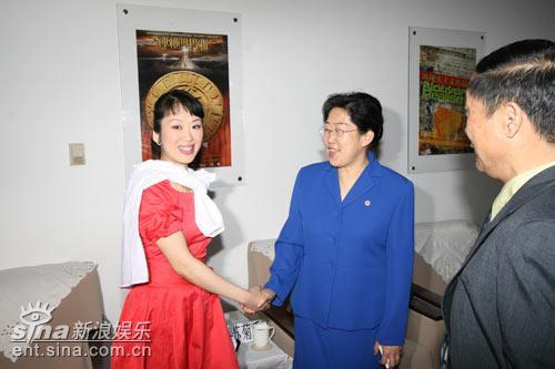 图文:与生命同歌--中央电视台主持人周颖