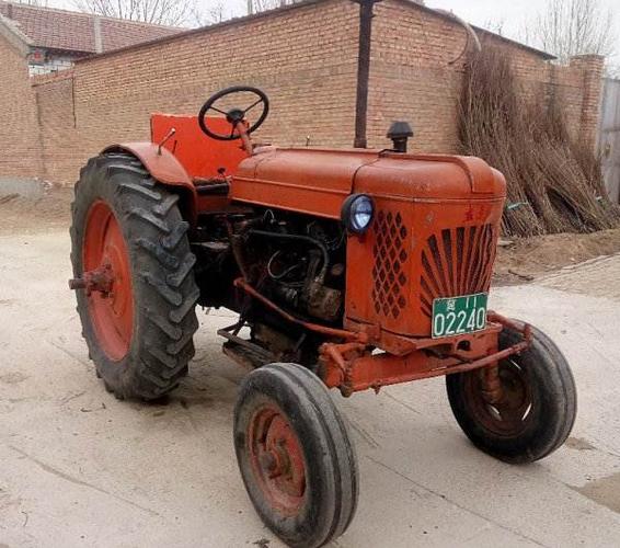 老古董东方红28马力拖拉机 - 3万