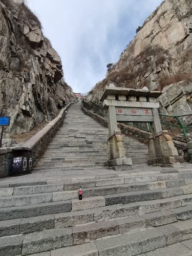 这周,我去游览了青岛的毛公山.