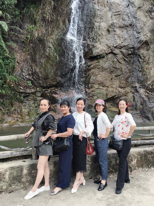 秋枫寨位于博罗县公庄镇官山,原生态木林,气候宜人,大自然山水风光