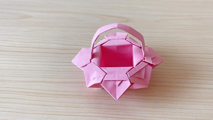 折纸教程,带你学习如何用纸叠花篮!