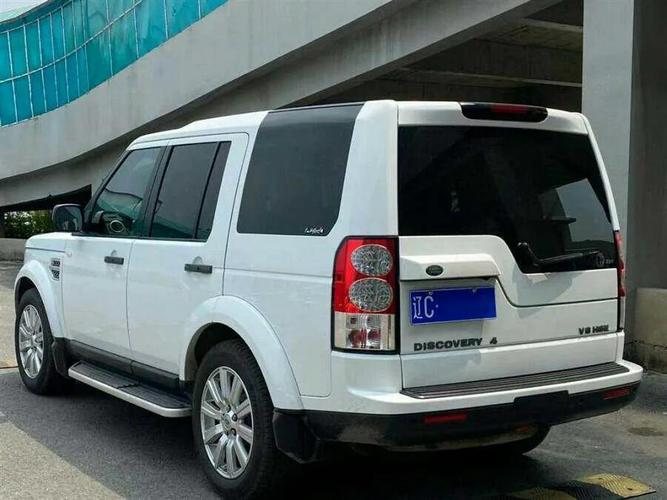 路虎发现4左后门锁块怎么拆路虎揽胜车把手饰条怎么拆