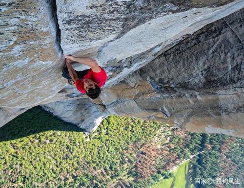 电影《徒手攀岩》纪实性记录了亚亚历克斯·霍诺德(alex honnold)