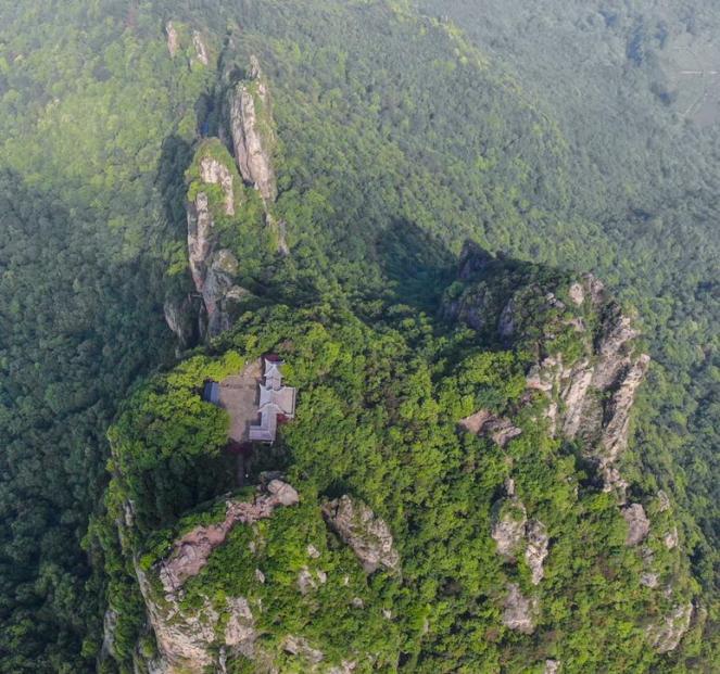 仙华山风景区,它是国家aaaa级风景区,崛起于1.
