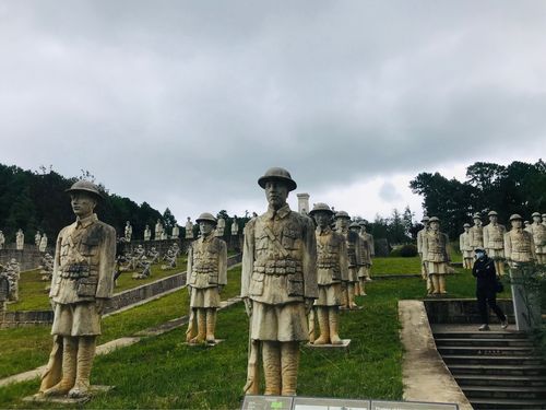 写美篇震撼人心的远征军群雕像,中国远征军雕塑群由中国著名雕塑家