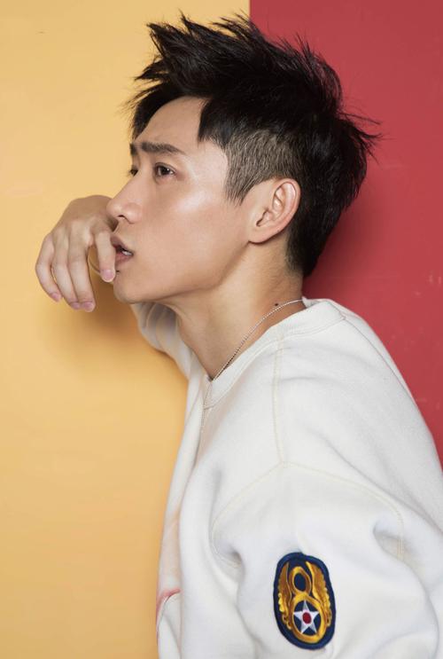 魏晨帅气撩人运动风时尚写真图片