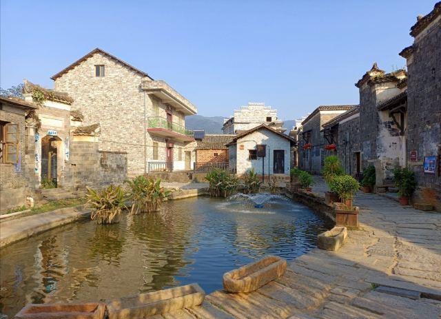 江西南昌 安义古村群民俗游受热捧 低音号旅游