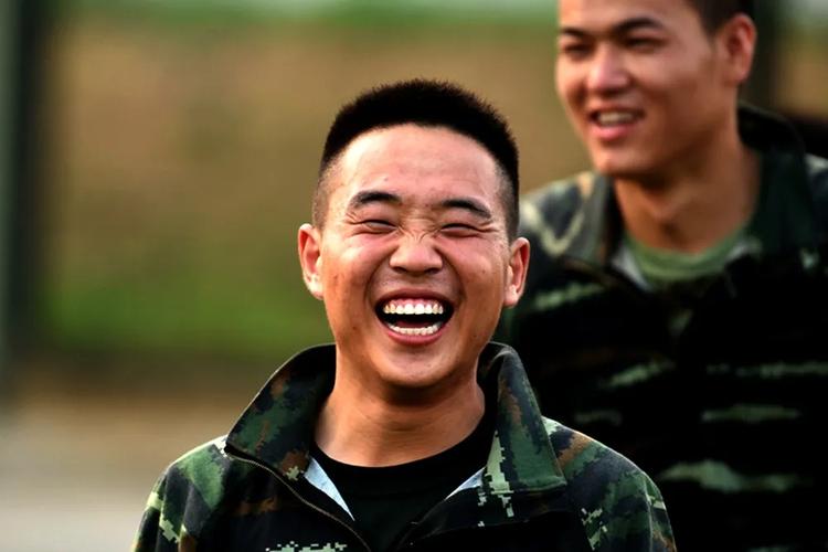 快看这些青春的笑脸多美