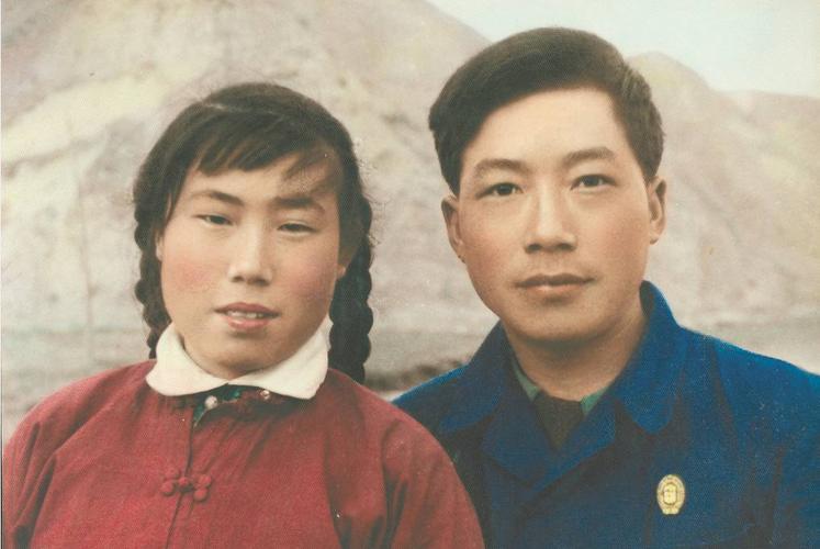 当英雄门合扑向炸药堆时,她……一起来听母亲张恩德的