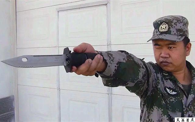 8mm 4管匕首枪:11式匕首枪与qsb91式7.