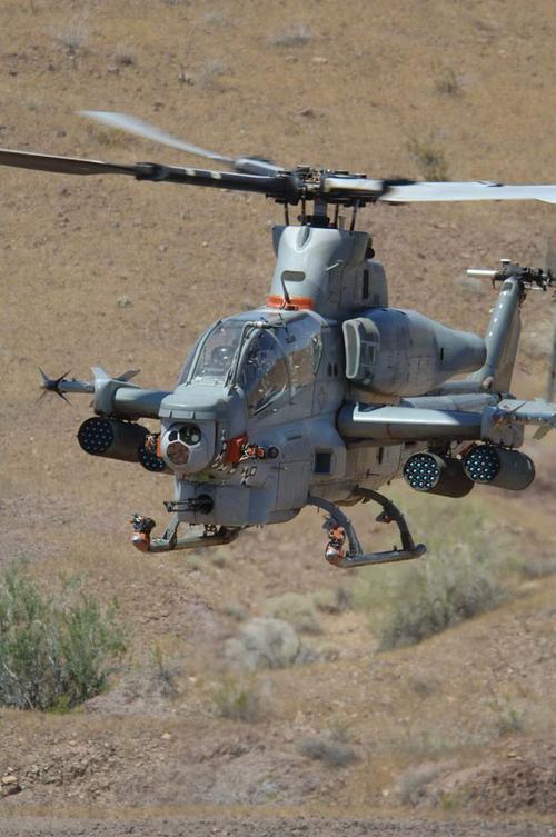 凶猛的ah-1z"超眼镜蛇"武装直升机图集!
