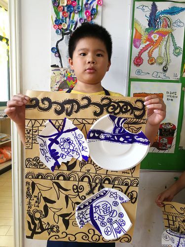 艺术创想班作品《手工:又见青花》