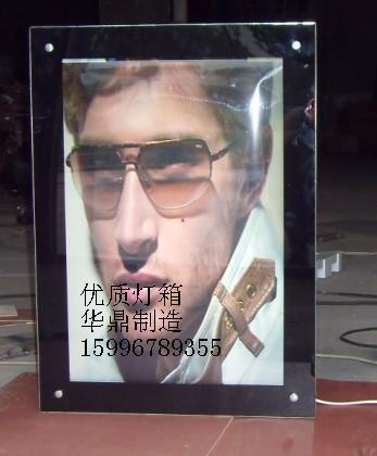 眼镜店换画灯箱