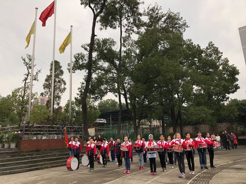 泸化小学组织"党风廉政"主题升旗仪式