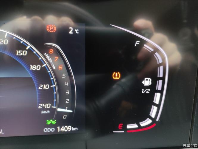 cs75plus仪表盘油表处有个黄色警告是什么问题呢
