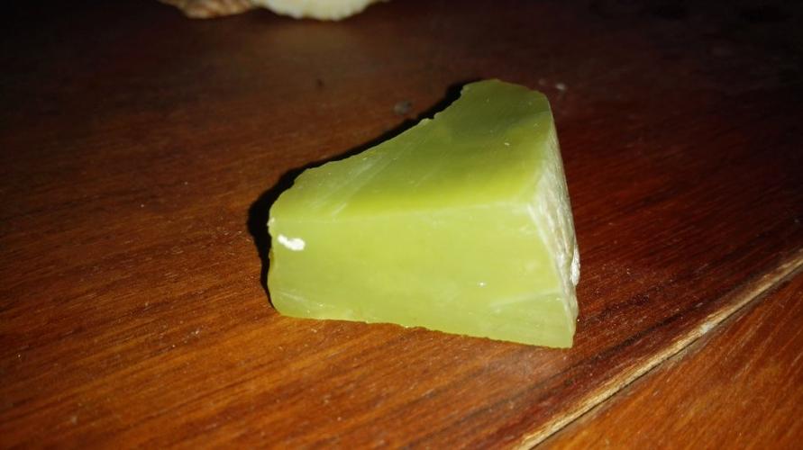 请大神们看看这是封门青灯光冻还是艾叶绿?