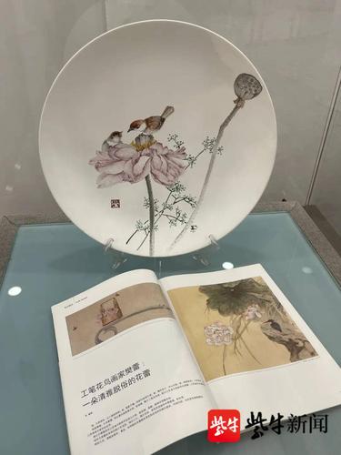 在陶瓷上作画是什么体验来这里看一场工笔画陶瓷画艺术衍生品画展