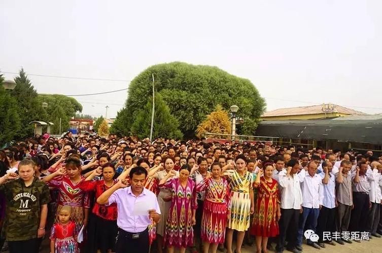 民丰县各族干部群众在分会场参加和田地区百万干部群众大行动动员大会