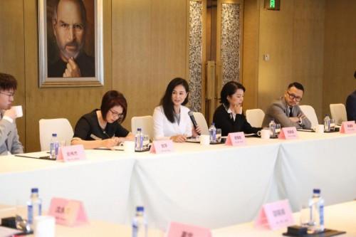 卡尔丹顿,俘获英国安德鲁王子的中国式优雅!