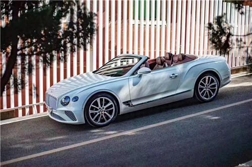 21款宾利欧陆4.0t两门四座软顶敞篷轿跑