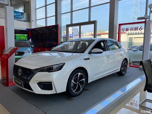 到店实拍2020款名爵6!白色车身很大方,轴距2715mm配1.5t