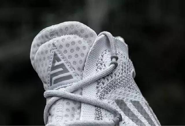 尼克杨终于有了属于自己的个人logo!