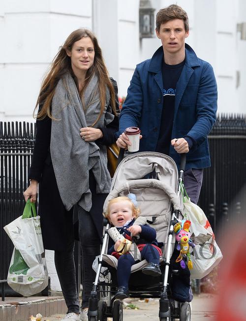 2017年10月11日,埃迪·雷德梅尼 (eddie redmayne) 与妻子hannah