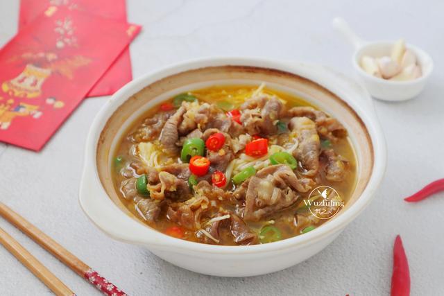 年夜饭,学做酸辣金汤肥牛,好吃又好做,招待客人有面子