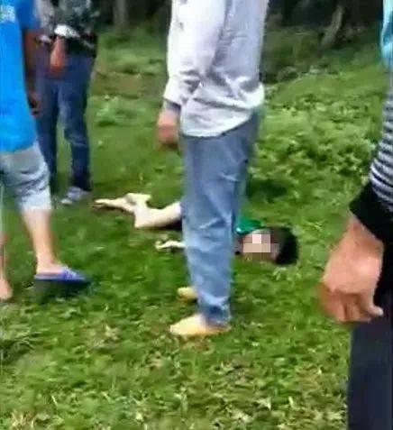 8名小孩在河边玩耍,2人掉入河中身亡!溺亡事件频发,家长当心