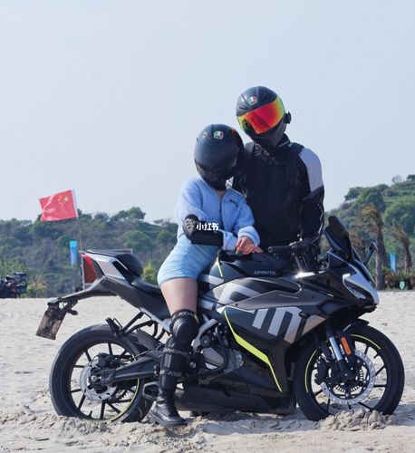 骑士和他的挡泥板子_机车_海滨_海边_机车情侣_汽车_摩托车