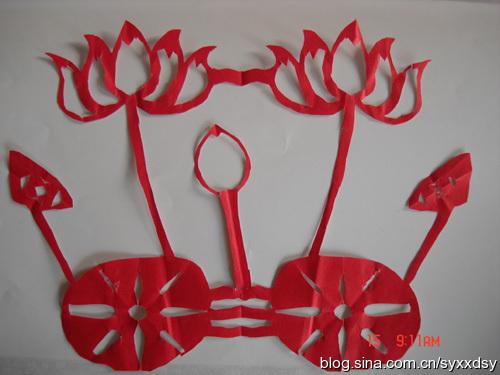 三(3)班的荷花剪纸