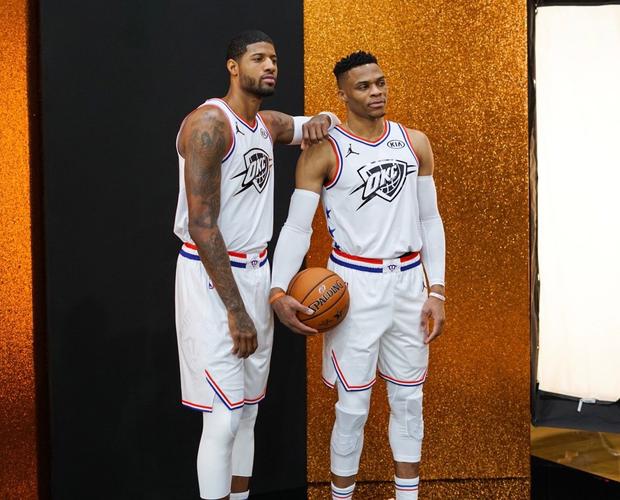 nba全明星正赛:詹姆斯队vs字母哥队定妆照出炉,星光熠熠!