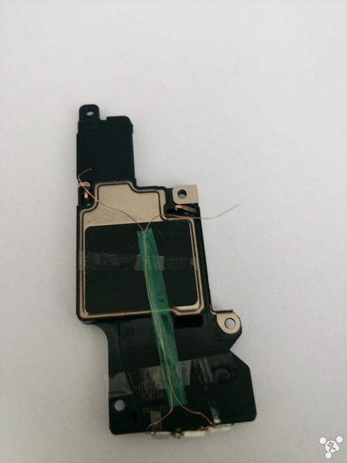 锋友分享:在iphone扬声器口安装个性彩灯
