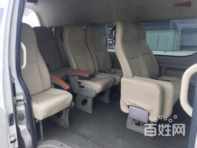金龙中型客车九龙15座 白/浅咖双色