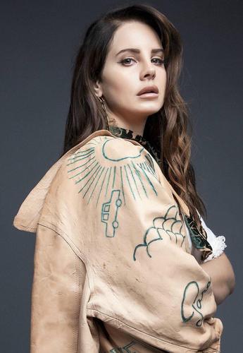 原创欧美女歌手,拥有先天骨相美,如今身材走样,网友直呼:还我雷姐