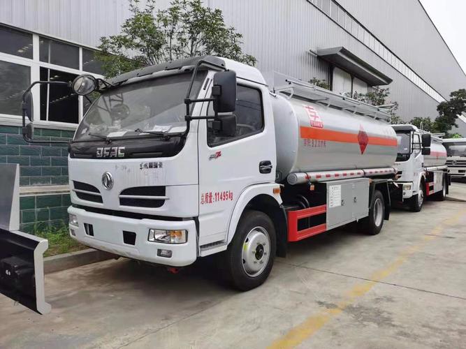 东风多利卡8吨油罐车8吨加油车现车厂家报价批发价包上户手续简单