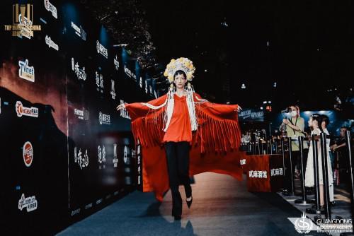 超模在中国2020年度大秀"国风回潮 东方时尚"发布活动