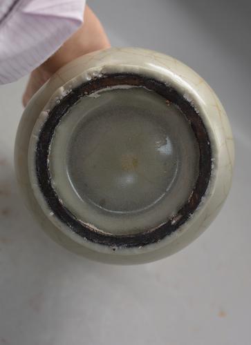 中国古代青瓷的典范官窑弦纹贯耳瓶
