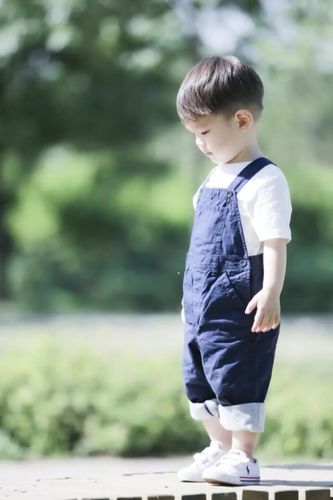 嗯哼大王 #爸爸回来了 #萌娃 #背景 #壁纸 #锁屏 #头像