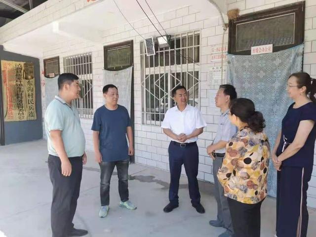 高宏炜白娟娟到折家坪镇督导当前重点工作