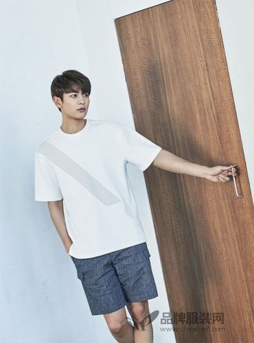 shinee成员崔珉豪为代言品牌拍摄的宣传照曝光