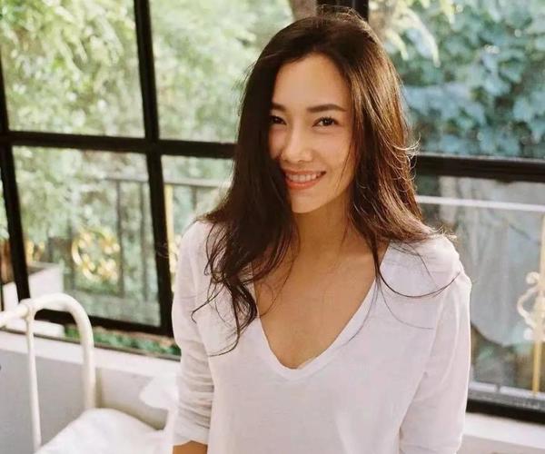 对于中国观众来说,沃拉娜特是大家比较熟悉的泰国女明星,因为在早些年