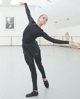 网易首页>网易号>正文申请入驻> 10月31日,15岁的俄罗斯女子花样滑冰