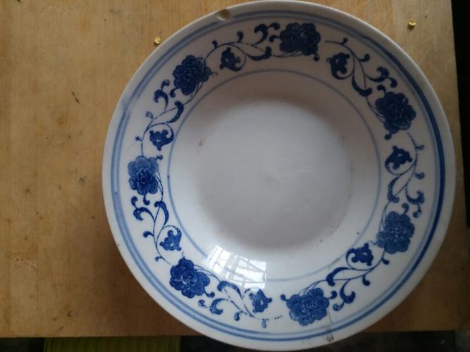 印有古代繁体"罗庄镇瓷"字样的盘子值多少钱?