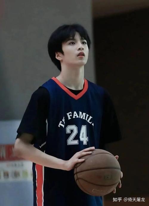 想要刘耀文可爱的照片,可以吗?