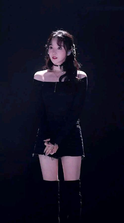 俏皮性感陈小纭明星手机壁纸