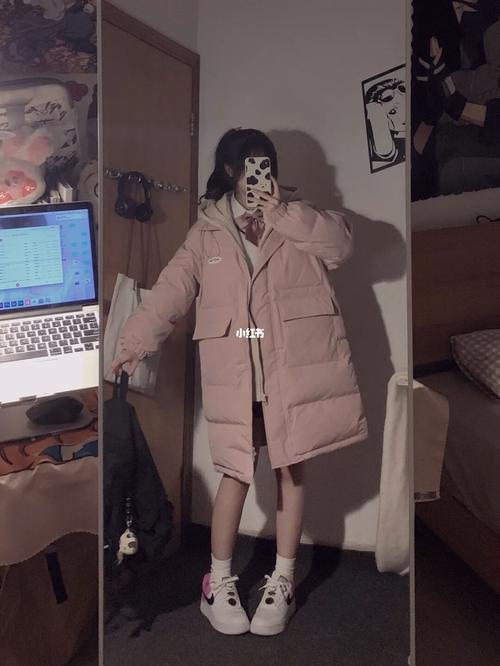 韩剧女高中生冬季羽绒服甜美穿搭_羽绒服_穿搭_冬天去哪玩_美特斯邦威