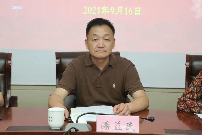 市老干局局长,市委组织部副部长潘益民作指示